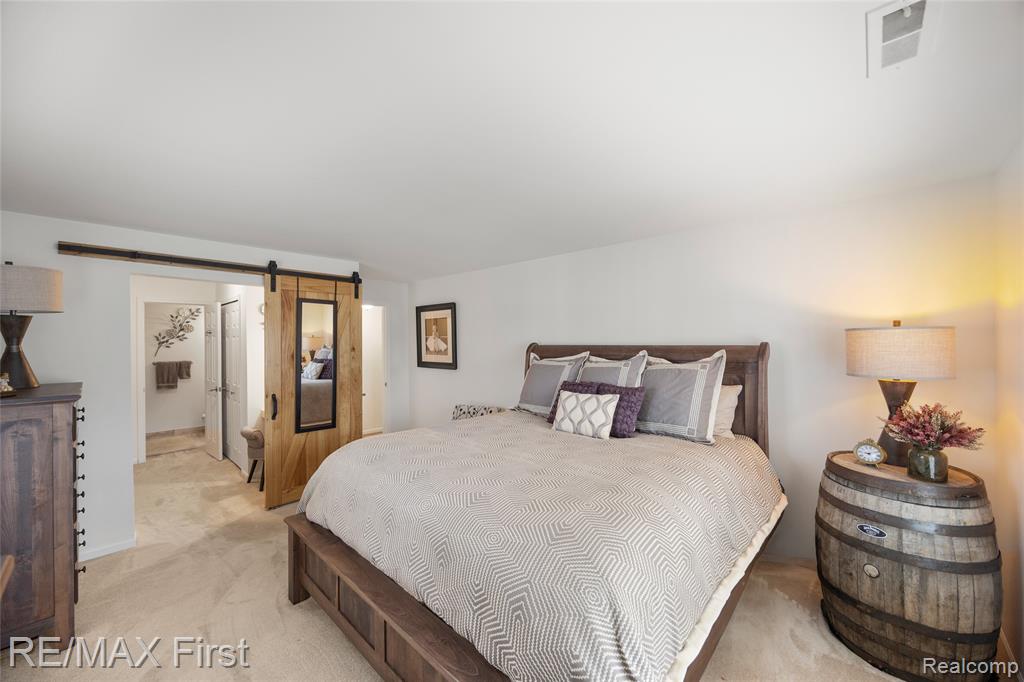915 Country Club Drive, 32, Saint Clair Shores, MI 48082 — Photo 22
