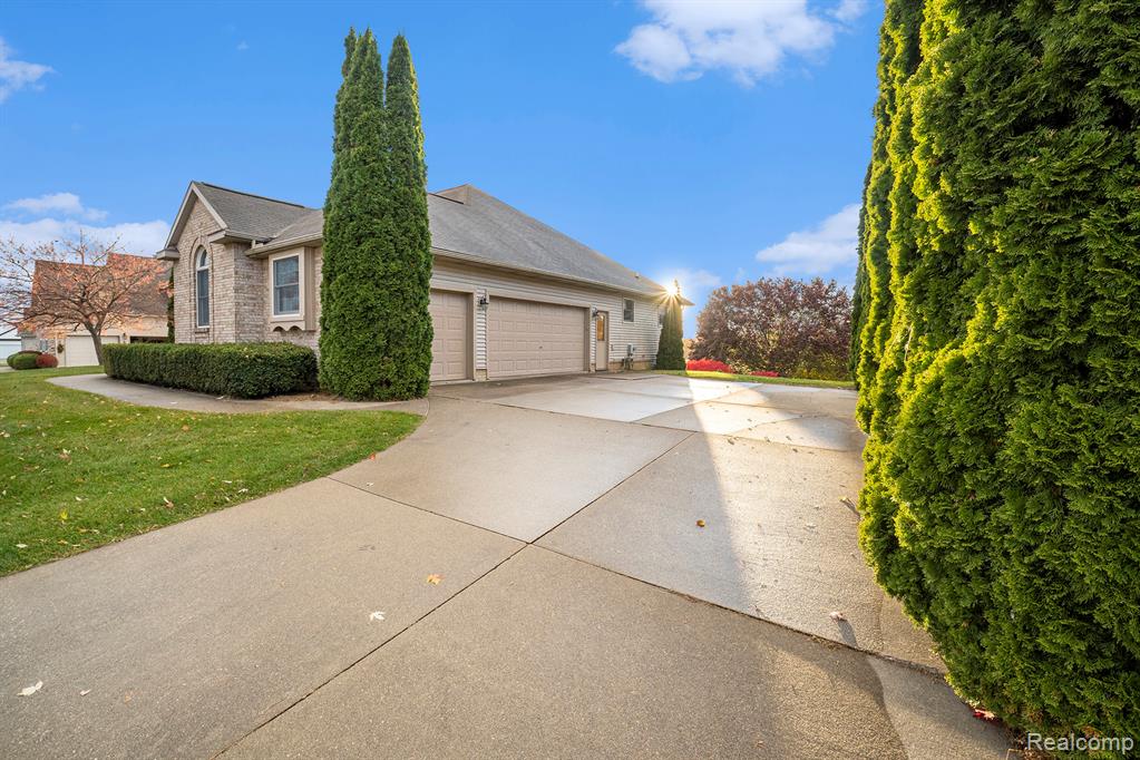 4382 Oak Tree Court, Fenton, MI 48430 — Photo 49