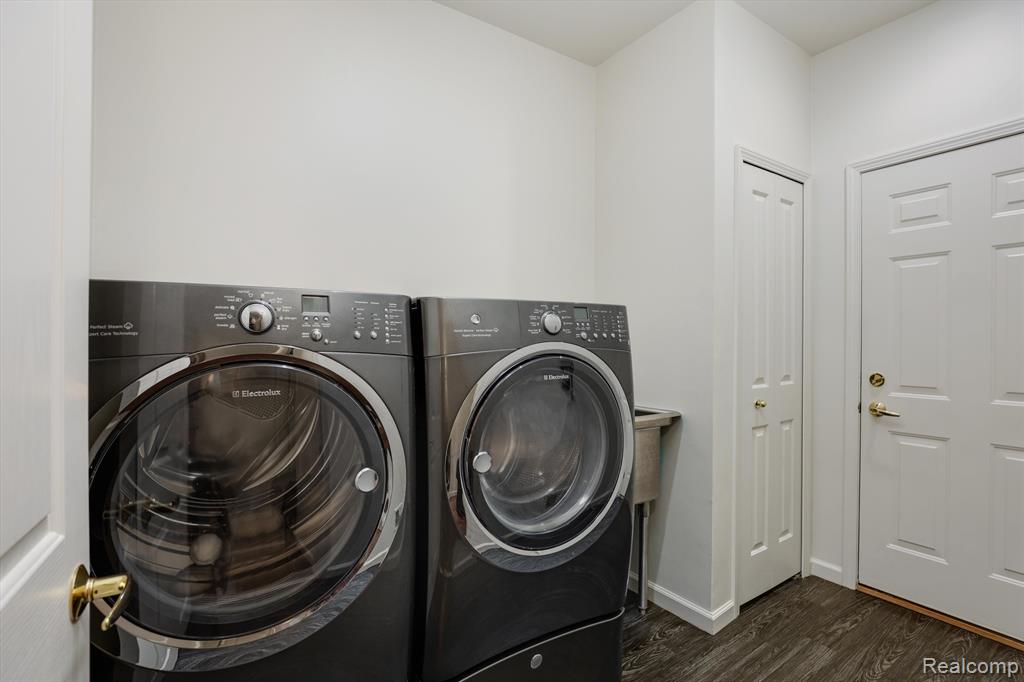 16964 LOCHMOOR Circle E, Northville, MI 48168 — Photo 39