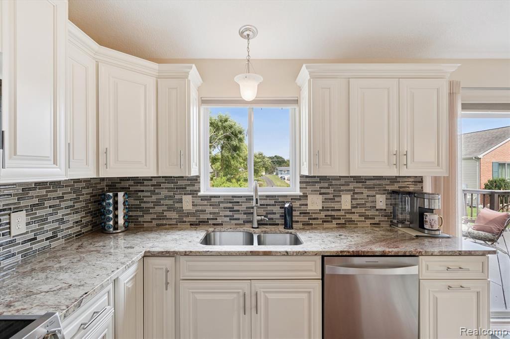 1244 Crystal Pointe Circle, Fenton, MI 48430 — Photo 16