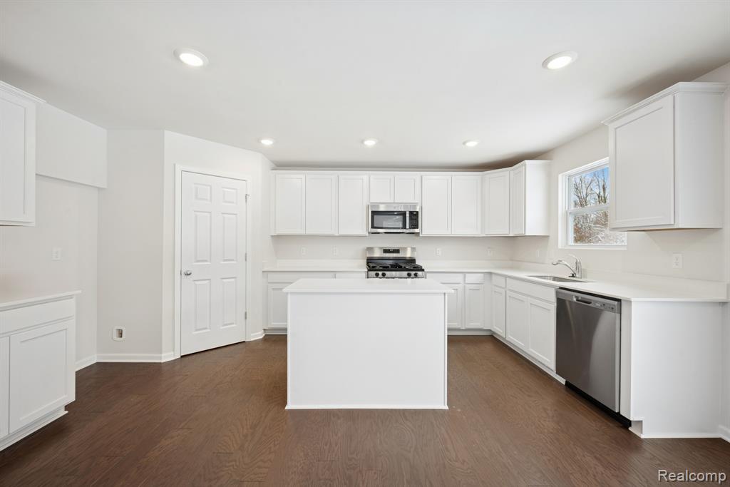 435 Hidden River W, Holly, MI 48442 — Photo 4
