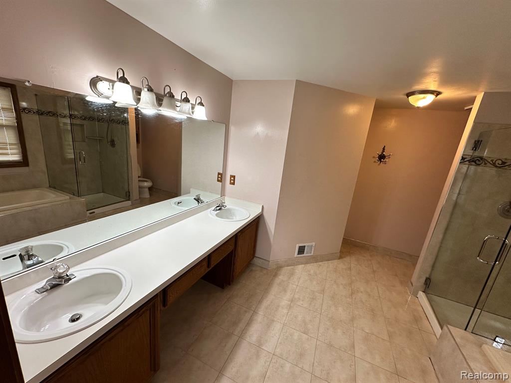577 LEXINGTON Drive, Rochester Hills, MI 48307 — Photo 19