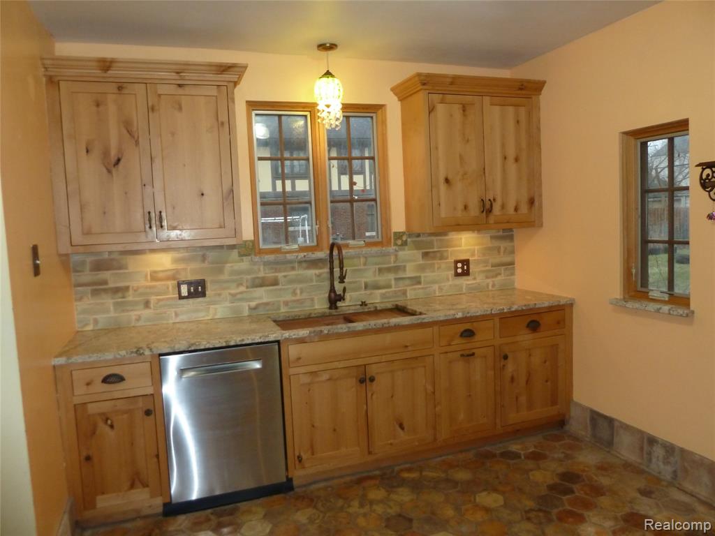 19925 Renfrew Road, Detroit, MI, 48221