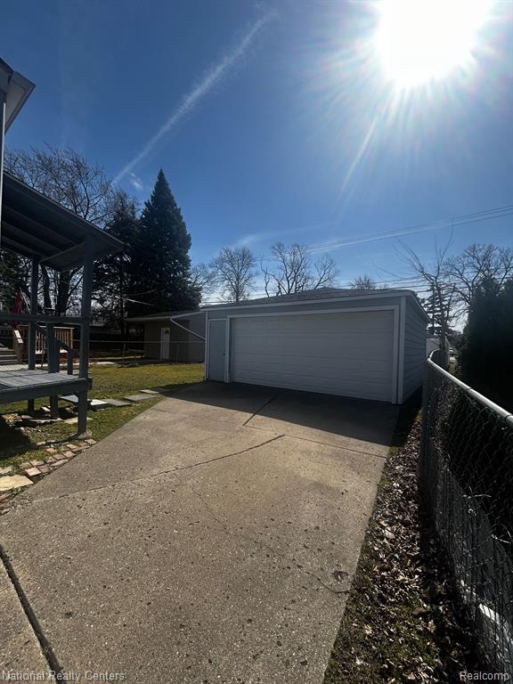 576 E BARRETT Avenue, Madison Heights, MI 48071 — Photo 3