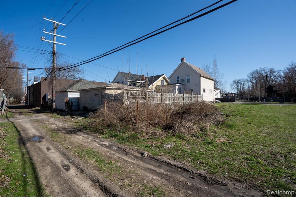 1317 LAWNDALE Street, Detroit, MI 48209 — Photo 4