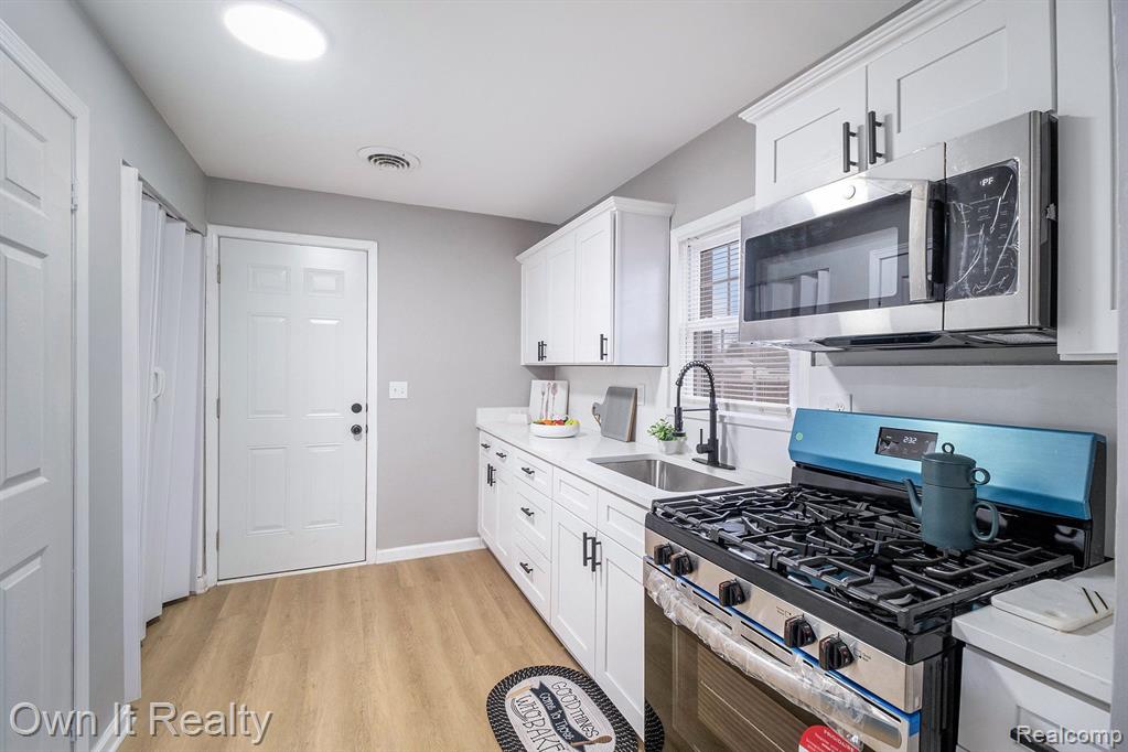 6304 DUNCAN Street, Taylor, MI 48180 — Photo 8