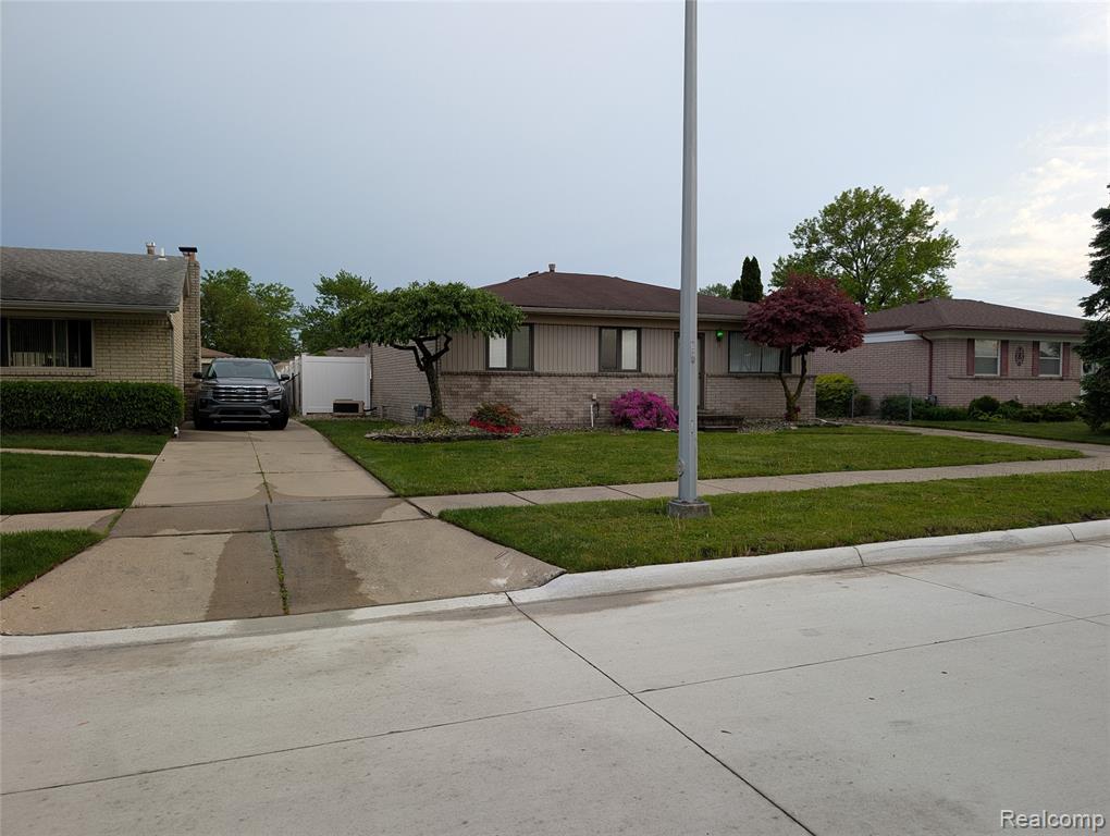 16318 Wellington Avenue, Roseville, MI 48066 — Photo 2