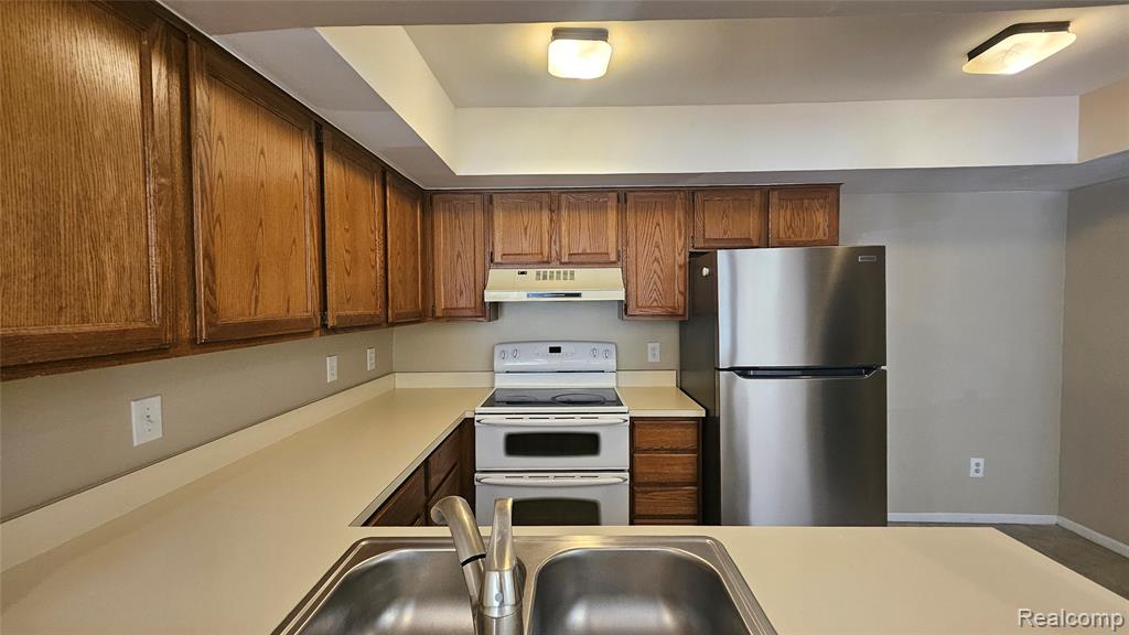 6616 Embers Court, West Bloomfield, MI — Photo 11