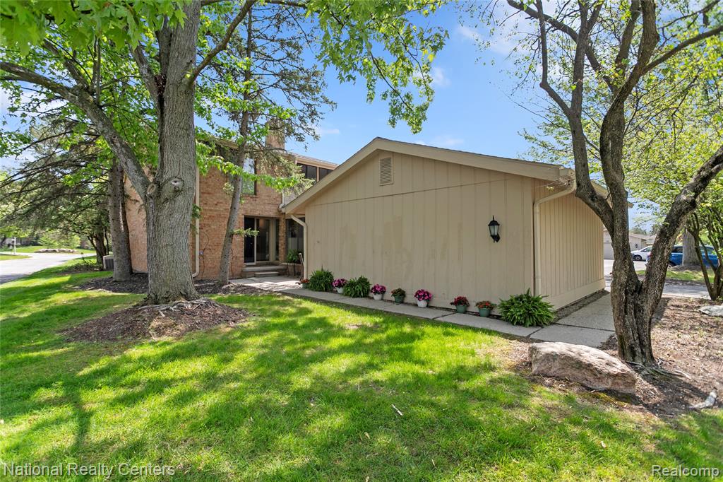 7103 Pebble Park Drive, West Bloomfield, MI — Photo 40