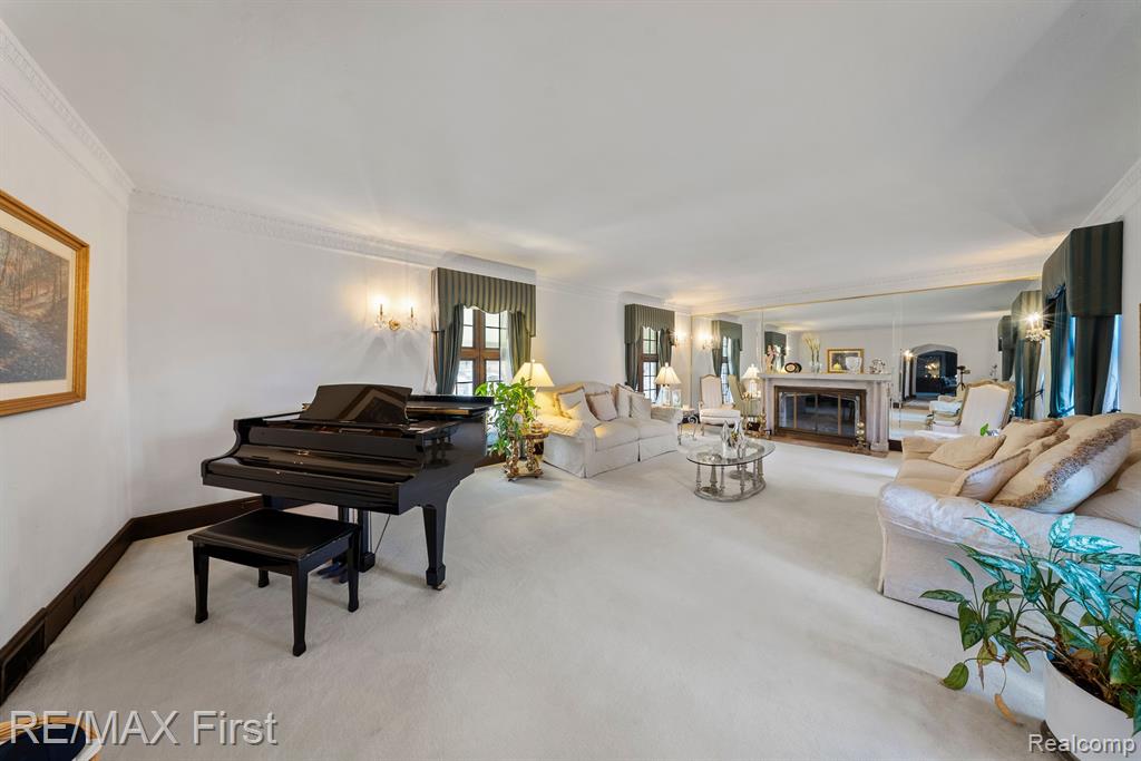 725 W BOSTON Boulevard, Detroit, MI 48202 — Photo 11