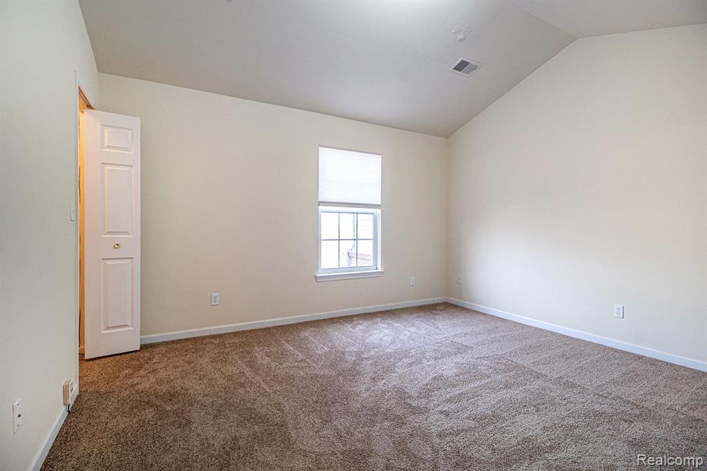27261 HIDDEN OAKS Drive, Trenton, MI 48183 — Photo 10