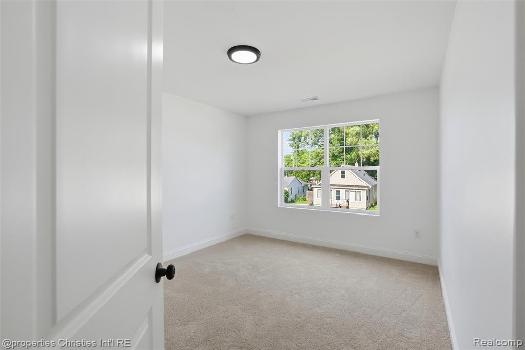 27824 Groveland Street, Madison Heights, MI 48071 — Photo 19