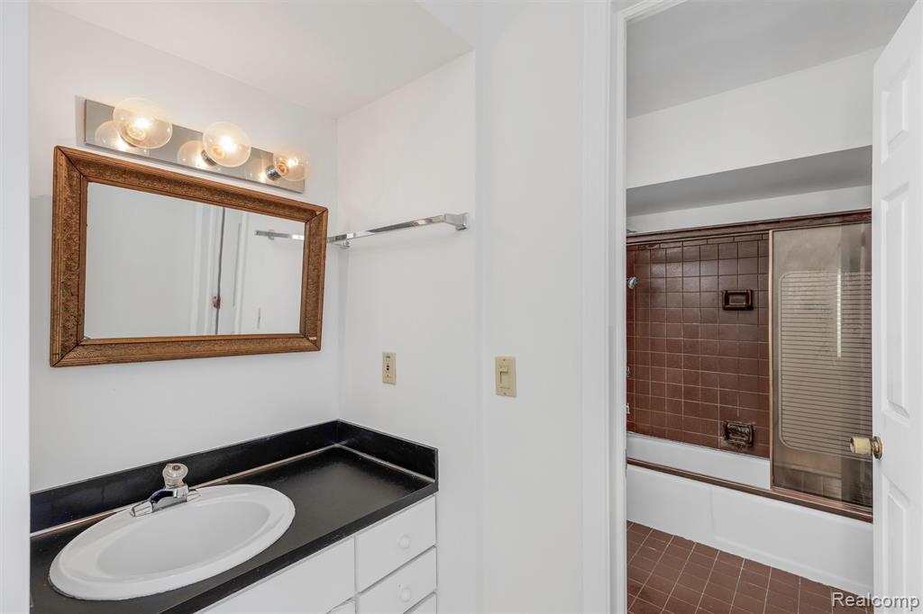 42467 Eldon Avenue, Clinton Twp, MI 48038 — Photo 19