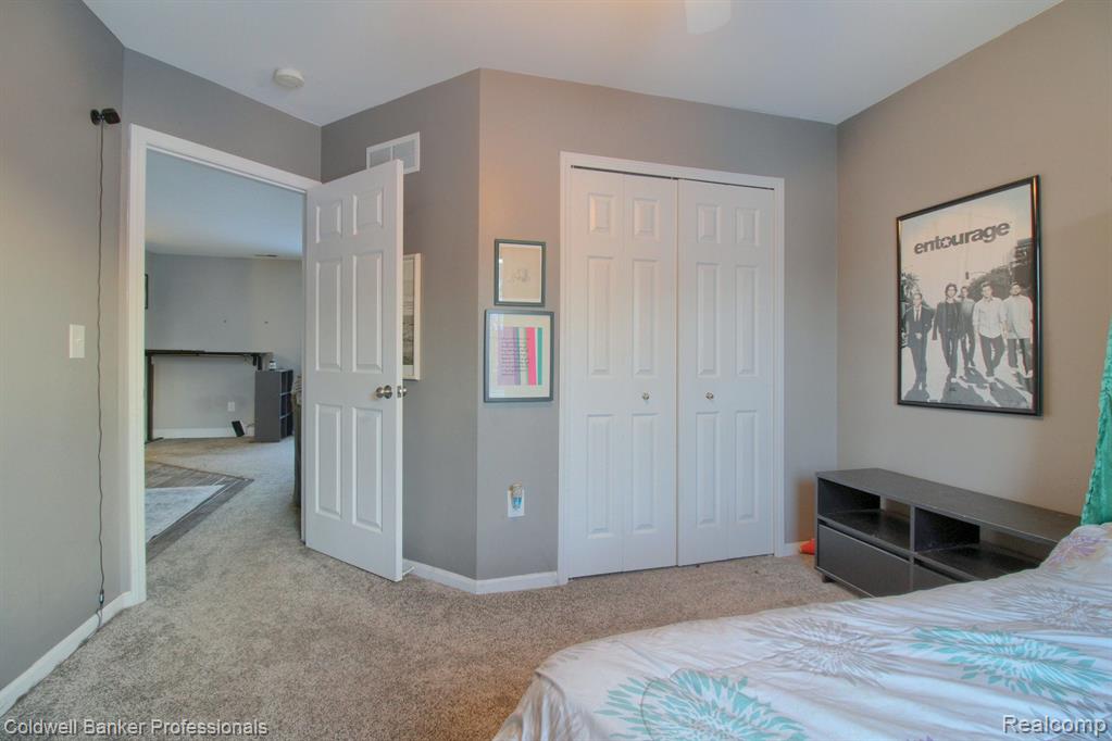 6647 ROBINDALE Drive, Ypsilanti, MI 48197 — Photo 22