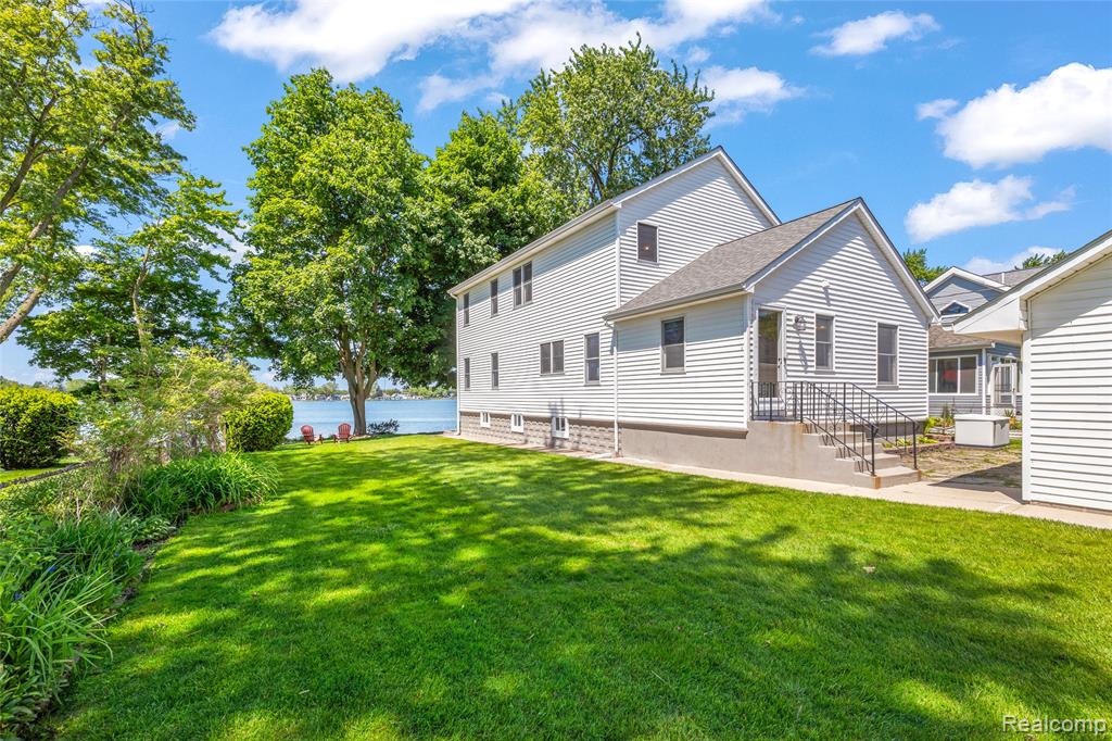 4333 Hunters Drive, Highland, MI 48356 — front exterior