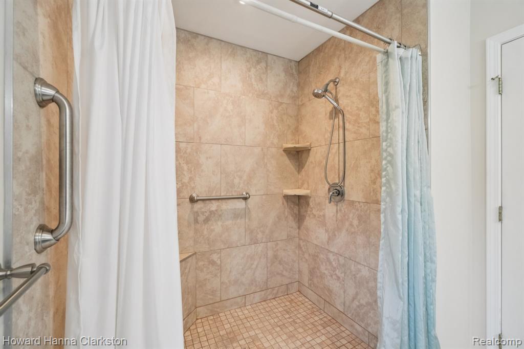 4105 Nancy Lane, White Lake, MI 48383 — Photo 21