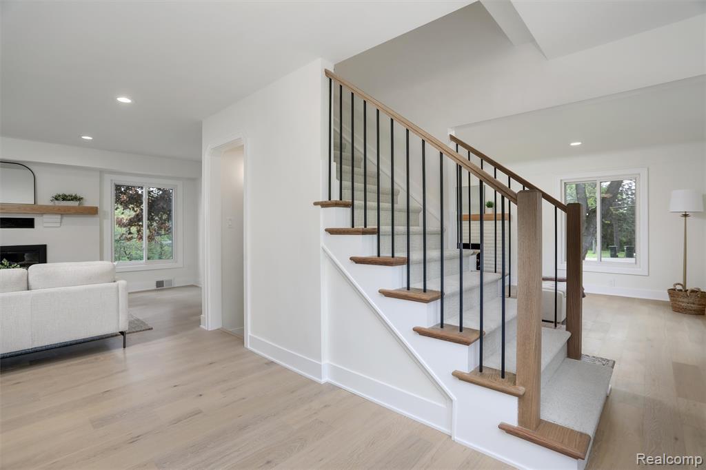 941 Viewland Drive, Rochester, MI 48309 — Photo 14