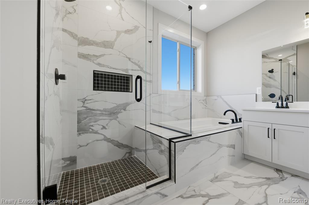 35701 Strongford Drive, New Baltimore, MI, 48047