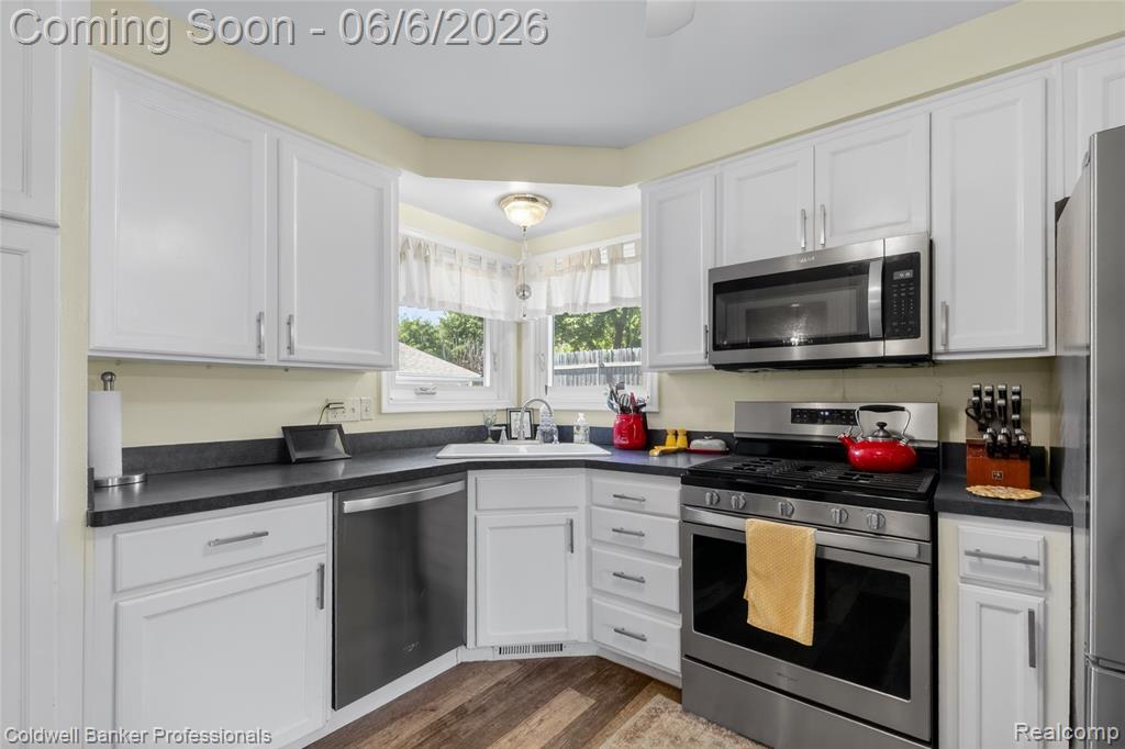 373 Tilmor Drive, Waterford, MI 48328 — Photo 12