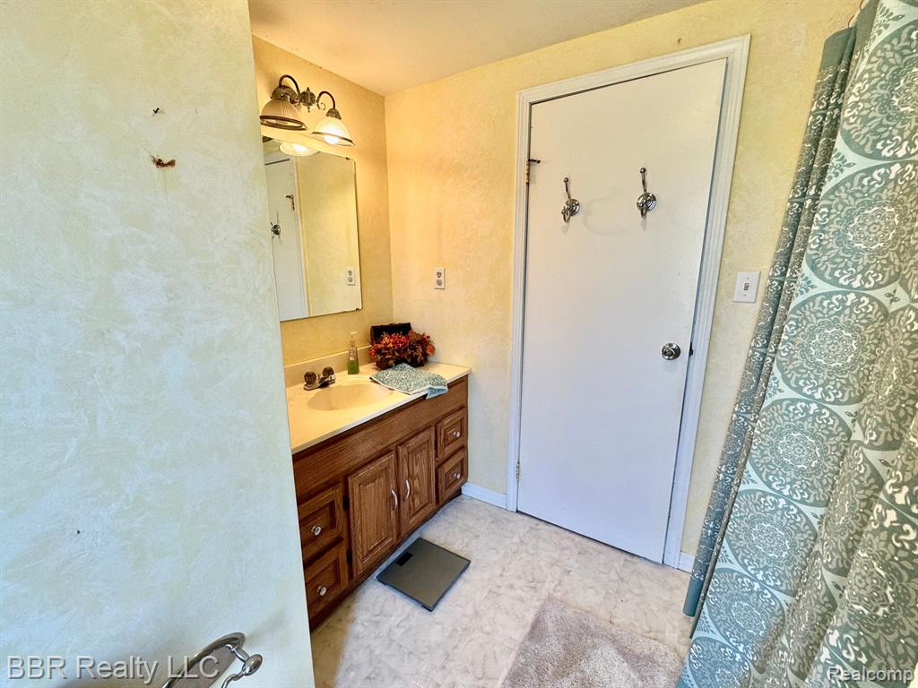611 MONROE Street, Carleton, MI 48117 — Photo 22