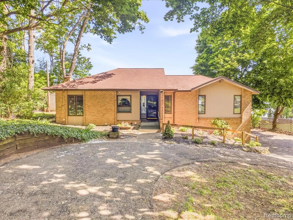 13020 Edgedale Street, Belleville, MI 48111