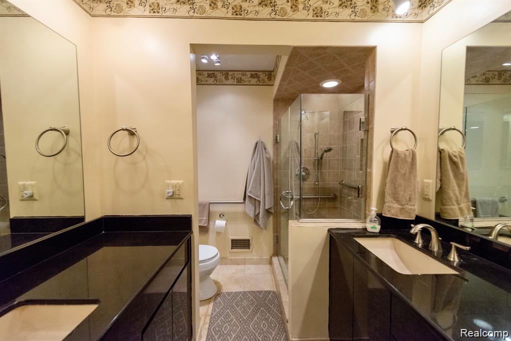 4426 Knightsbridge Lane, West Bloomfield, MI 48323 — Photo 25