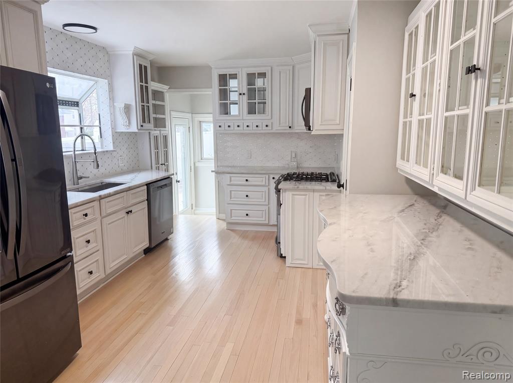 916 Longfellow Avenue, Royal Oak, MI 48067 — Photo 2