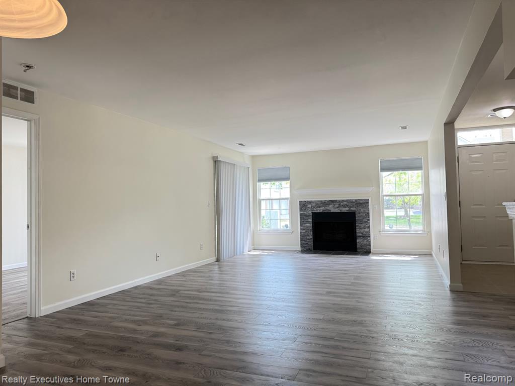 5685 PINE AIRES Drive, Sterling Heights, MI 48314 — Photo 4