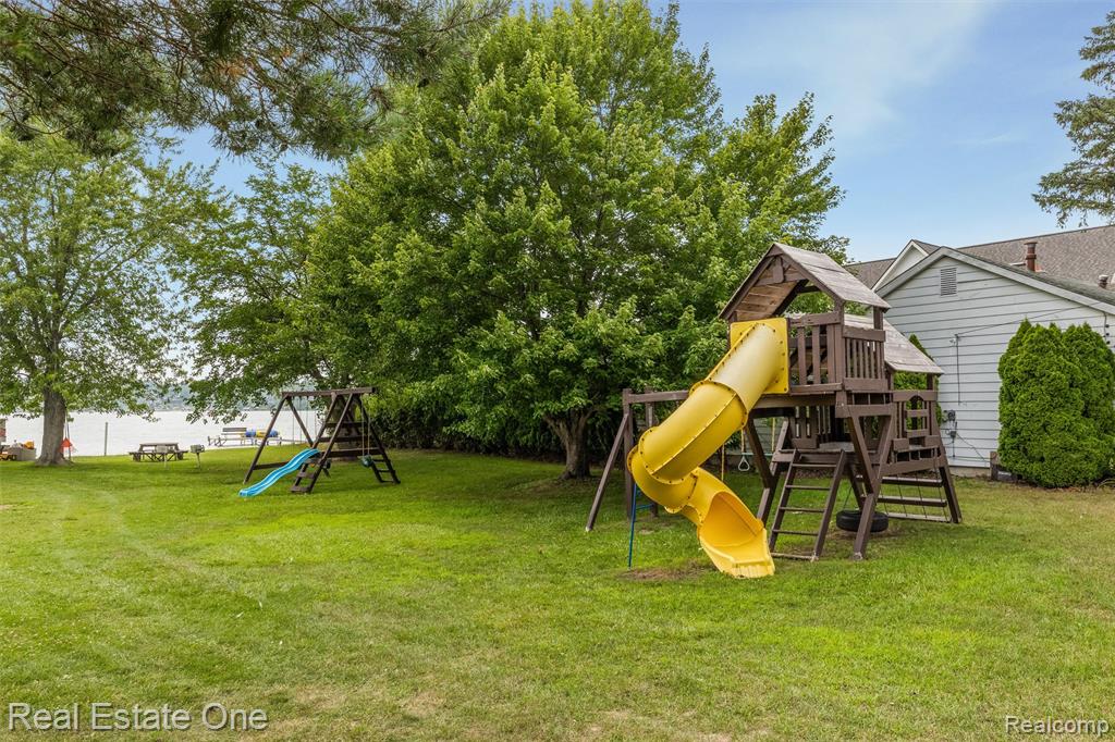 1045 Clara Street, Commerce Twp, MI 48390 — Photo 37