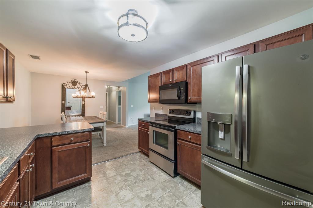 1032 SHIAWASSEE Circle, Howell, MI 48843 — Photo 35
