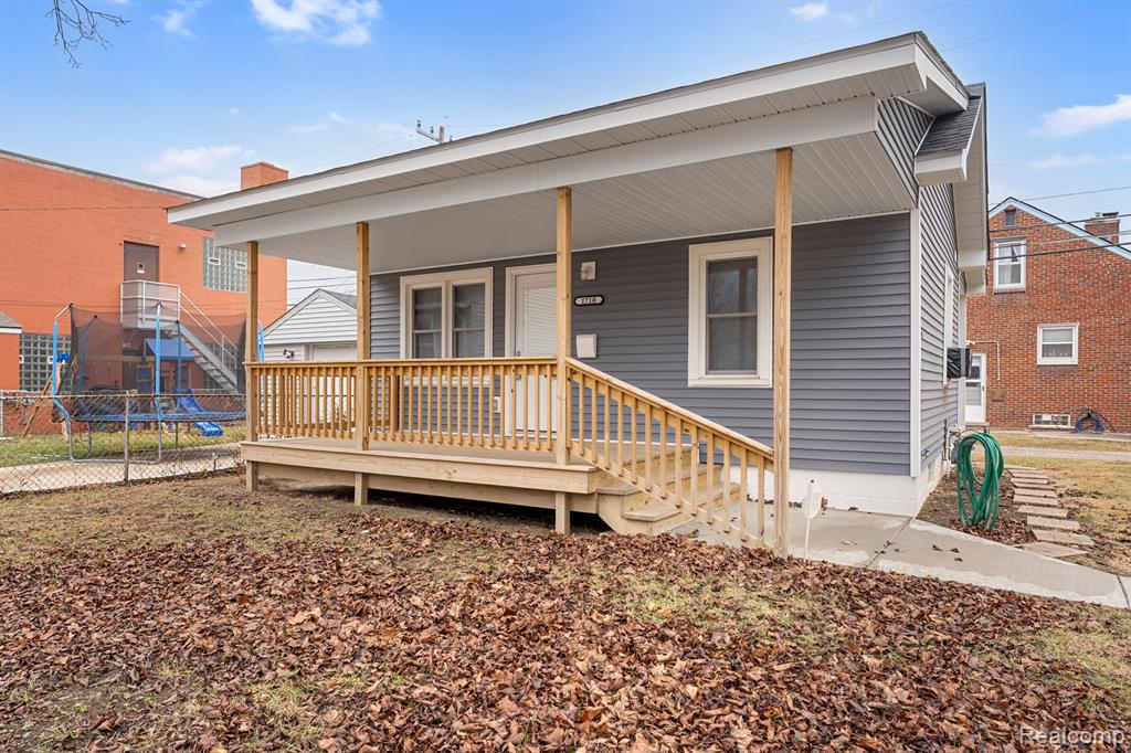 1710 Fort Park Boulevard, Lincoln Park, MI 48146 — front exterior