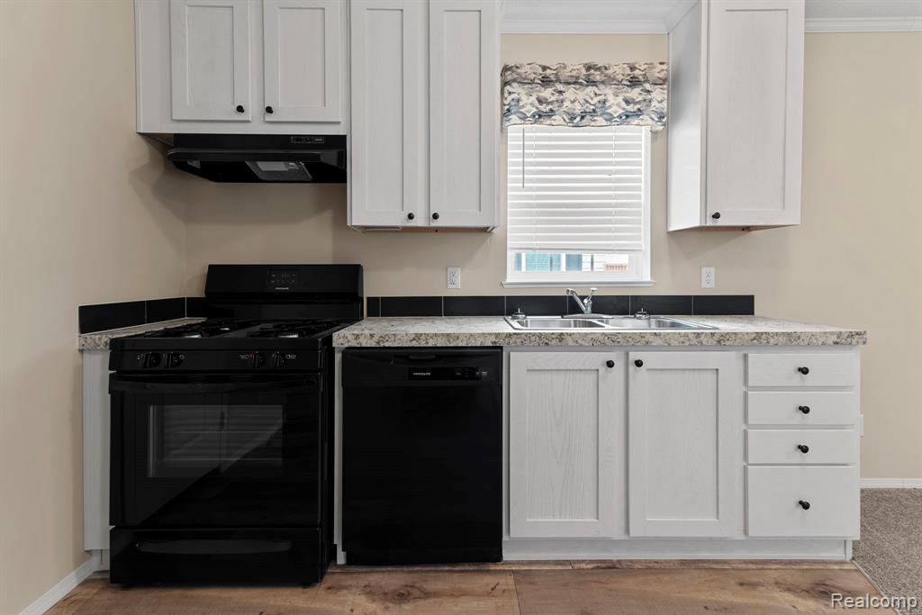 11047 Silver View Court, South Lyon, MI 48178 — Photo 8