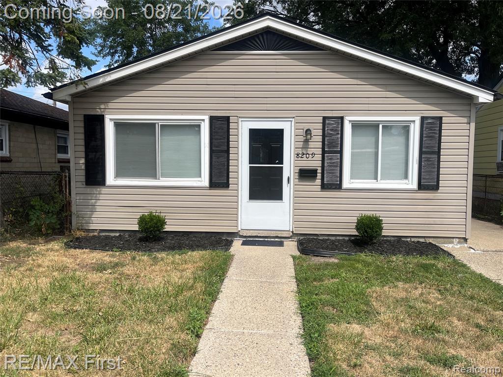 8209 Toepfer Road, Warren, MI 48089