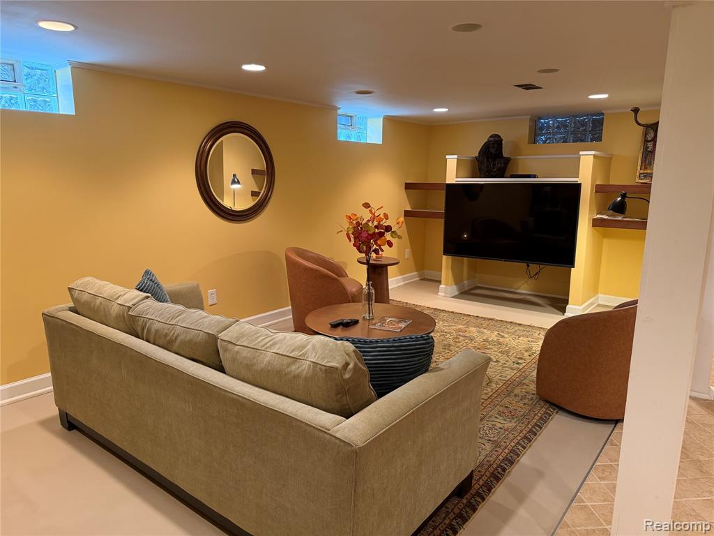 950 W LINCOLN Street, Birmingham, MI 48009 — Photo 32