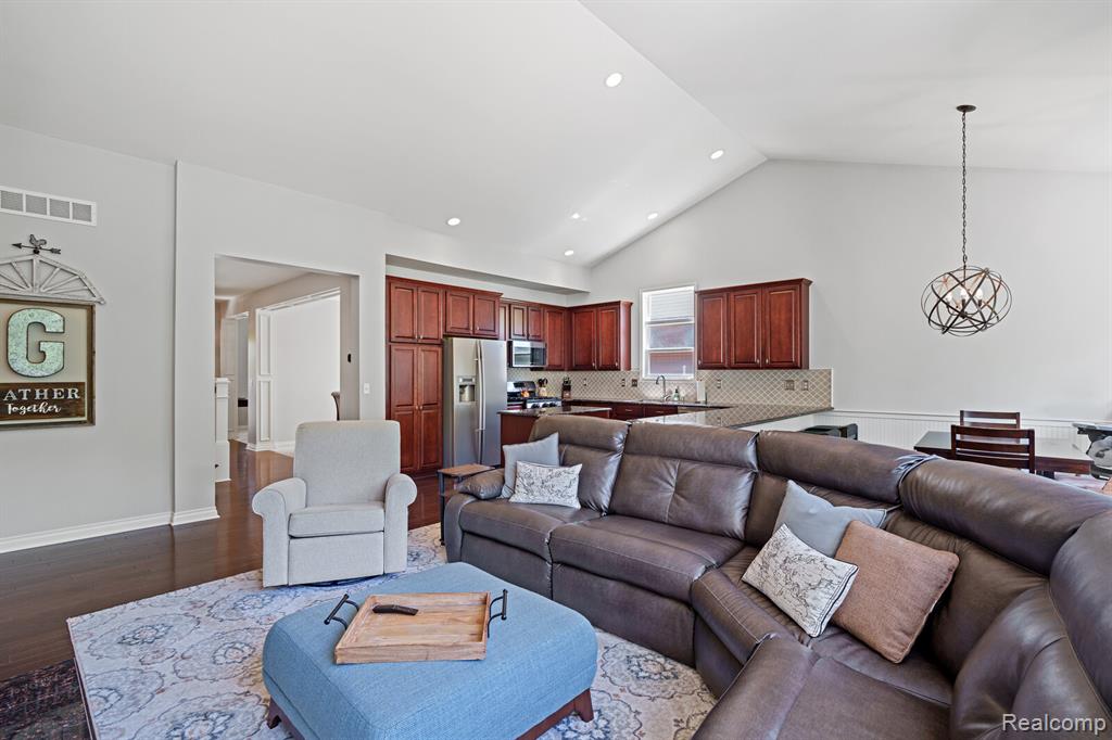 48073 Flatbush Circle, Macomb, MI 48042 — Photo 16