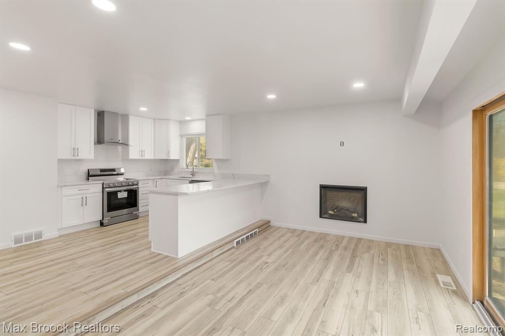 6207 NICHOLAS Drive, West Bloomfield, MI — Photo 17