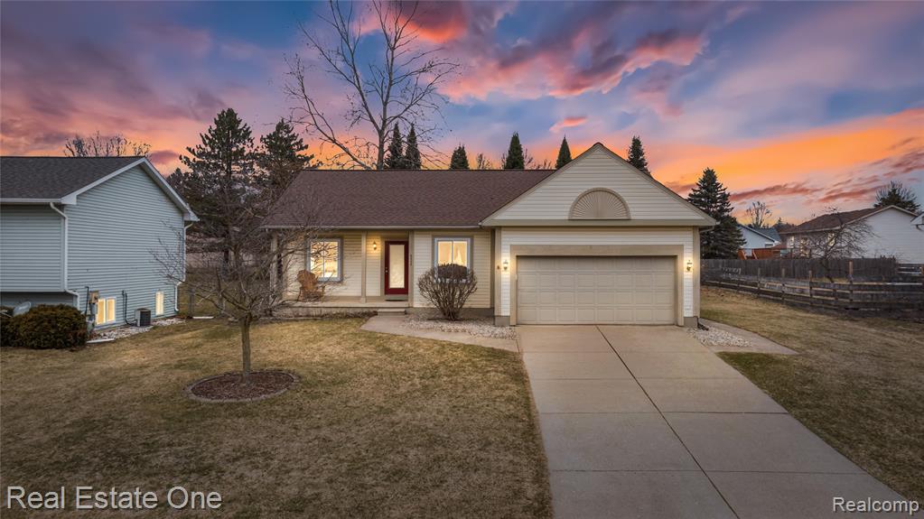 6335 Stonehearth Pass, Grand Blanc, MI 48439 — front exterior