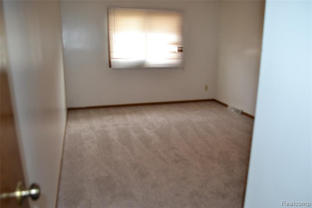 1119 River Valley Dr Drive, Flint, MI 48532 — Photo 17