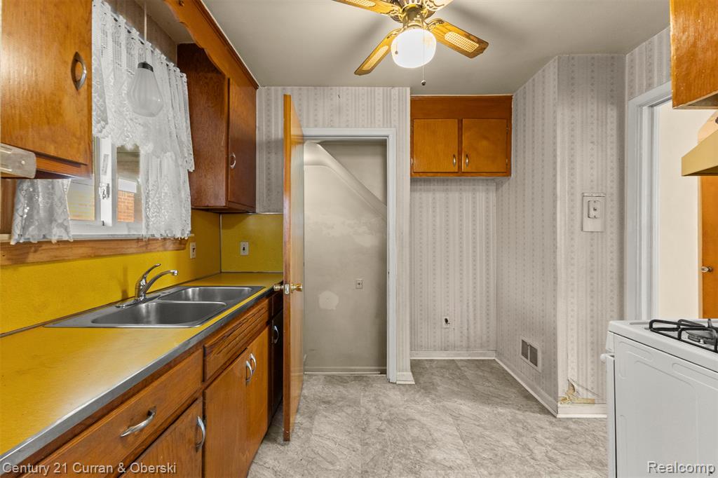 1184 Farnham Avenue, Lincoln Park, MI 48146 — Photo 9