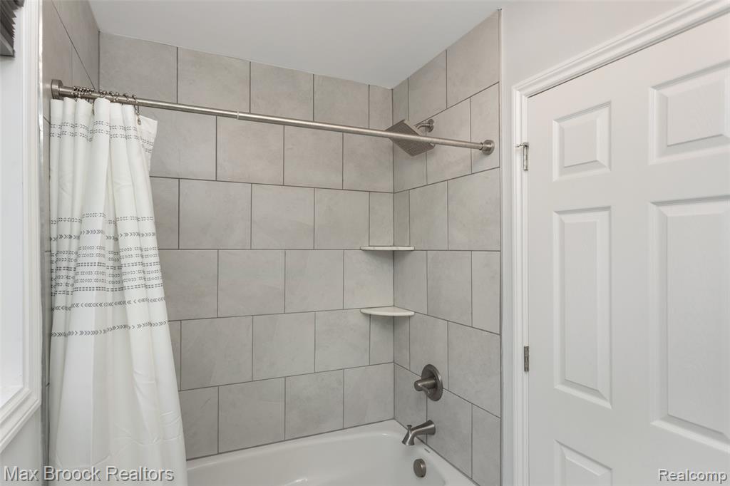 460 Lake Manitou Trail, Oxford, MI 48371 — Photo 47