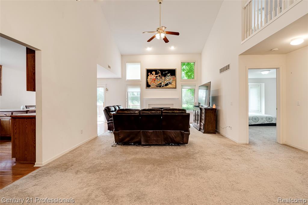 5958 Lochmore Drive, Commerce Twp, MI 48382 — Photo 21