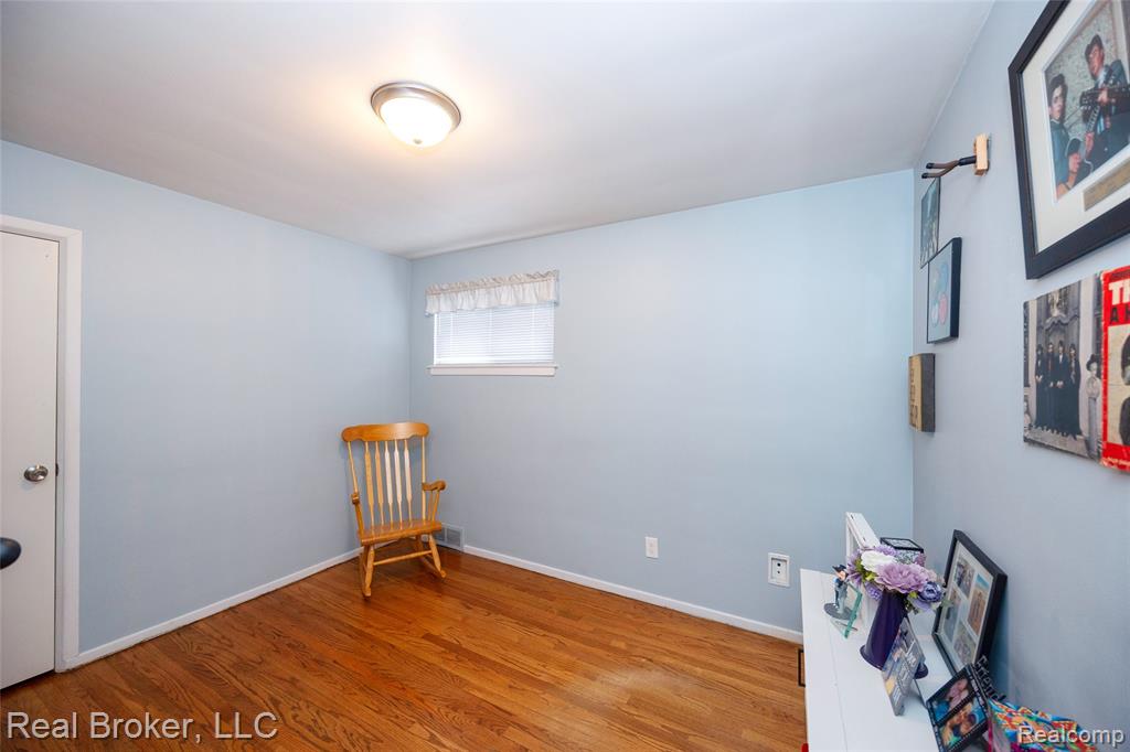 29454 Barton Street, Garden City, MI — Photo 18