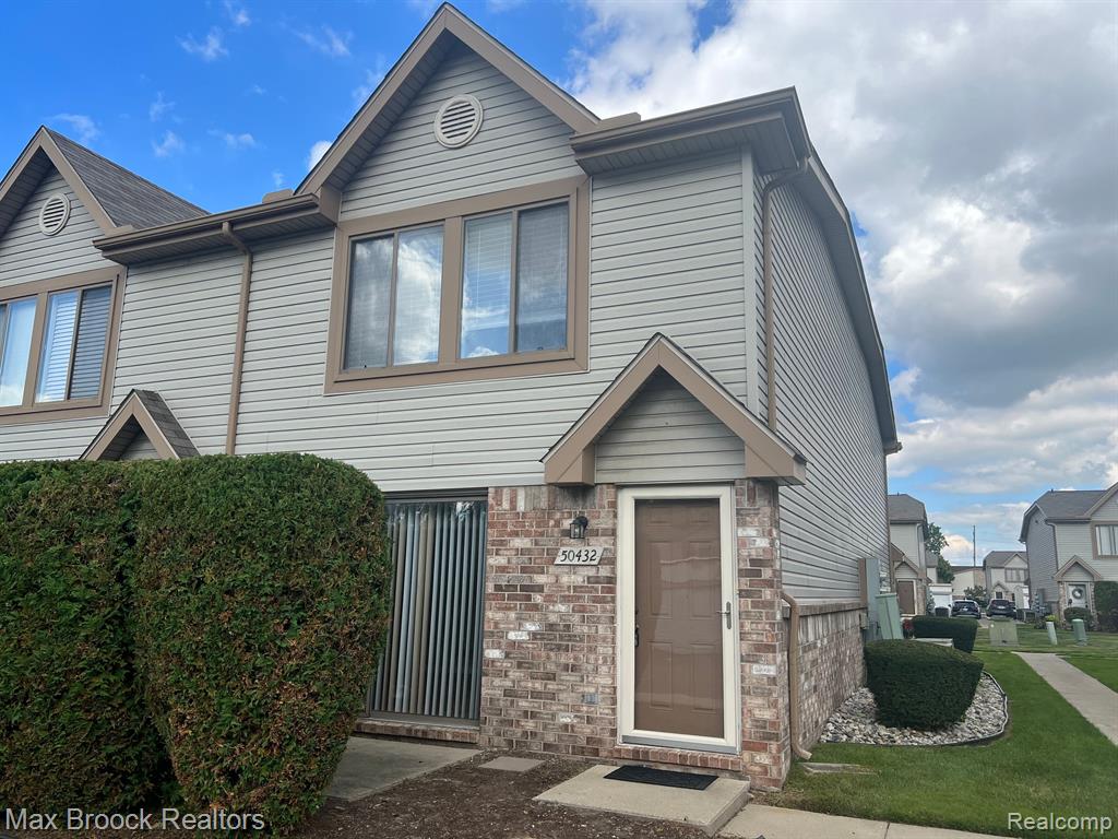 50432 BAY Run S, Chesterfield, MI 48047 — front exterior