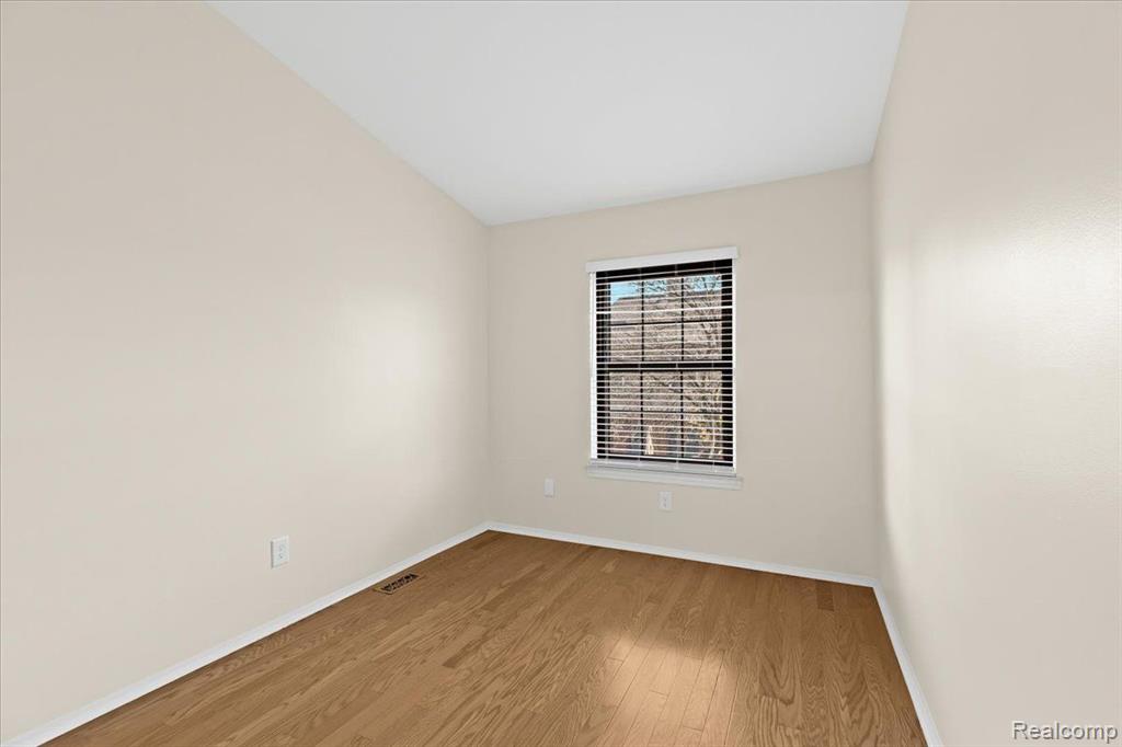 40013 CROSSWINDS, Novi, MI — Photo 16