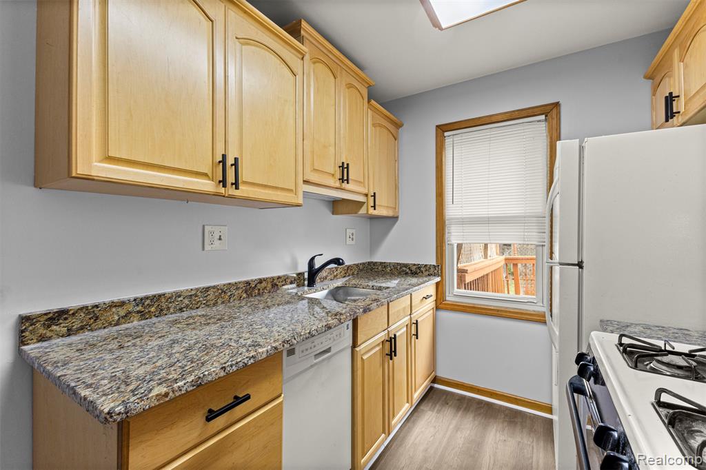 6918 Manor Street, Dearborn, MI 48126 — Photo 12