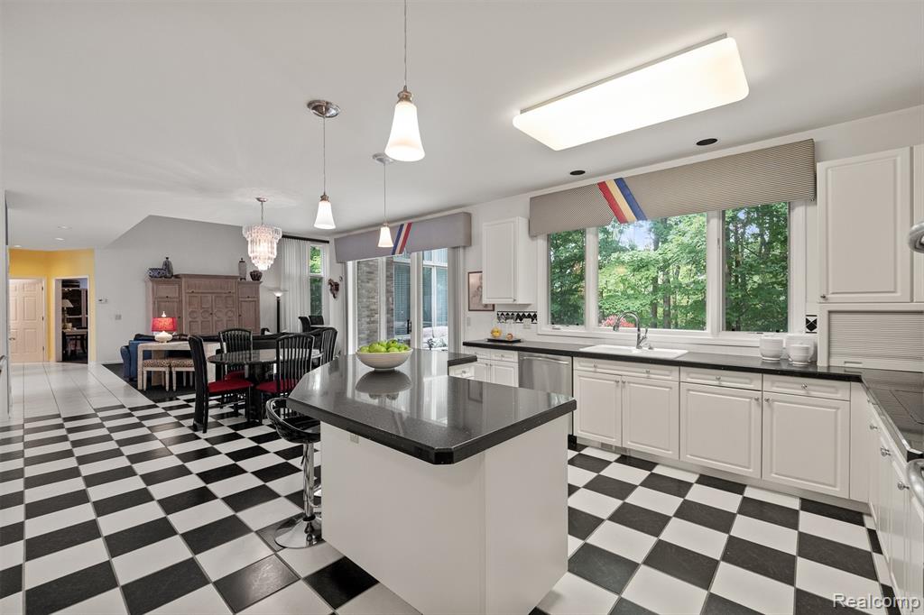 6993 Crosswell Drive, West Bloomfield, MI — Photo 14