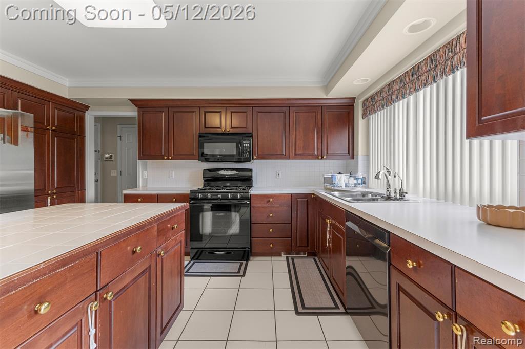 30060 Bristol Lane, Bingham Farms, MI 48025 — Photo 27