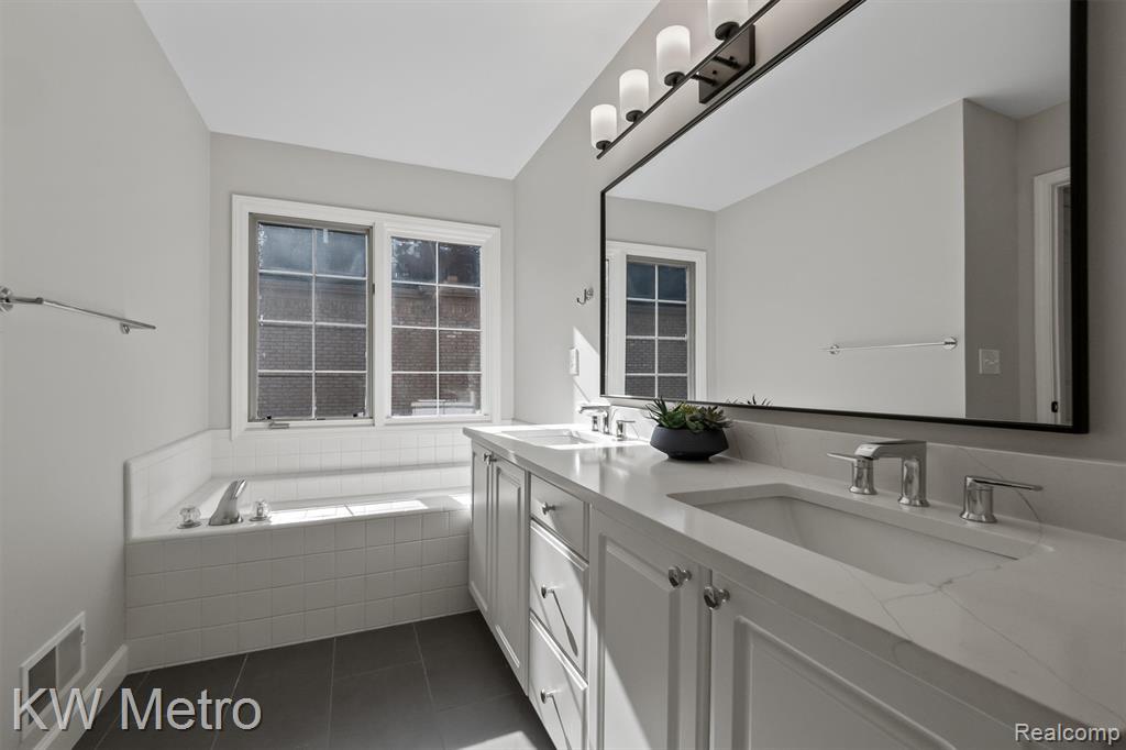 45914 Portsville Drive, Macomb, MI 48044 — Photo 20