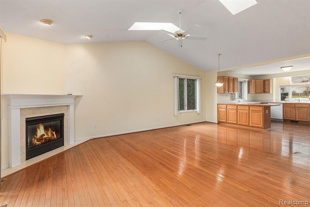2250 WILLOW TREE Drive, Brighton, MI 48116 — Photo 2