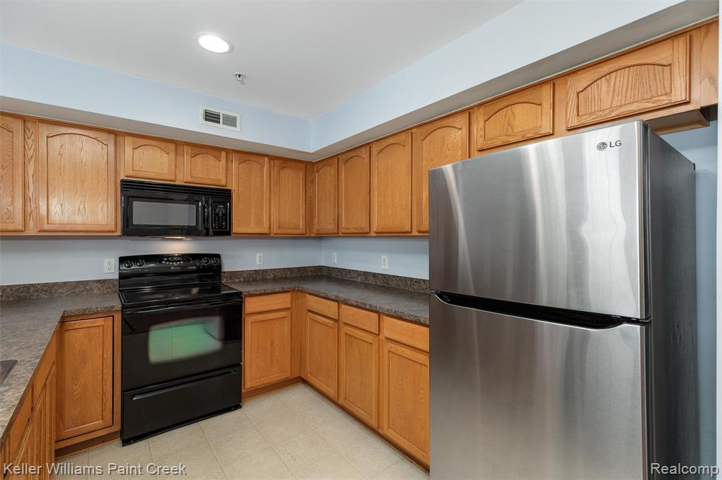 1093 Foxboro, Troy, MI 48083 — Photo 8